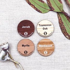 Four circles showing the different wood colours available