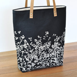 Pods Natural on Black Lined Tote